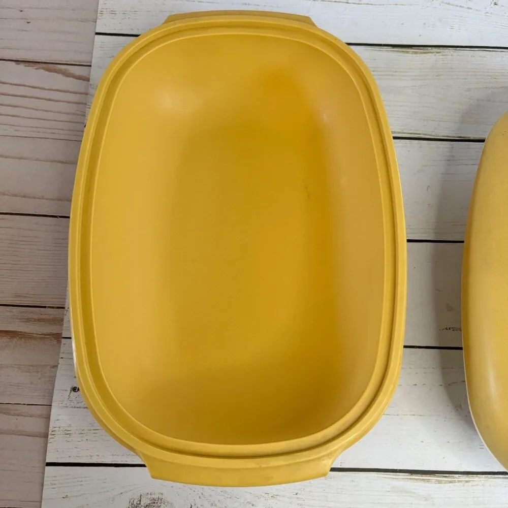 Tupperware vintage oval